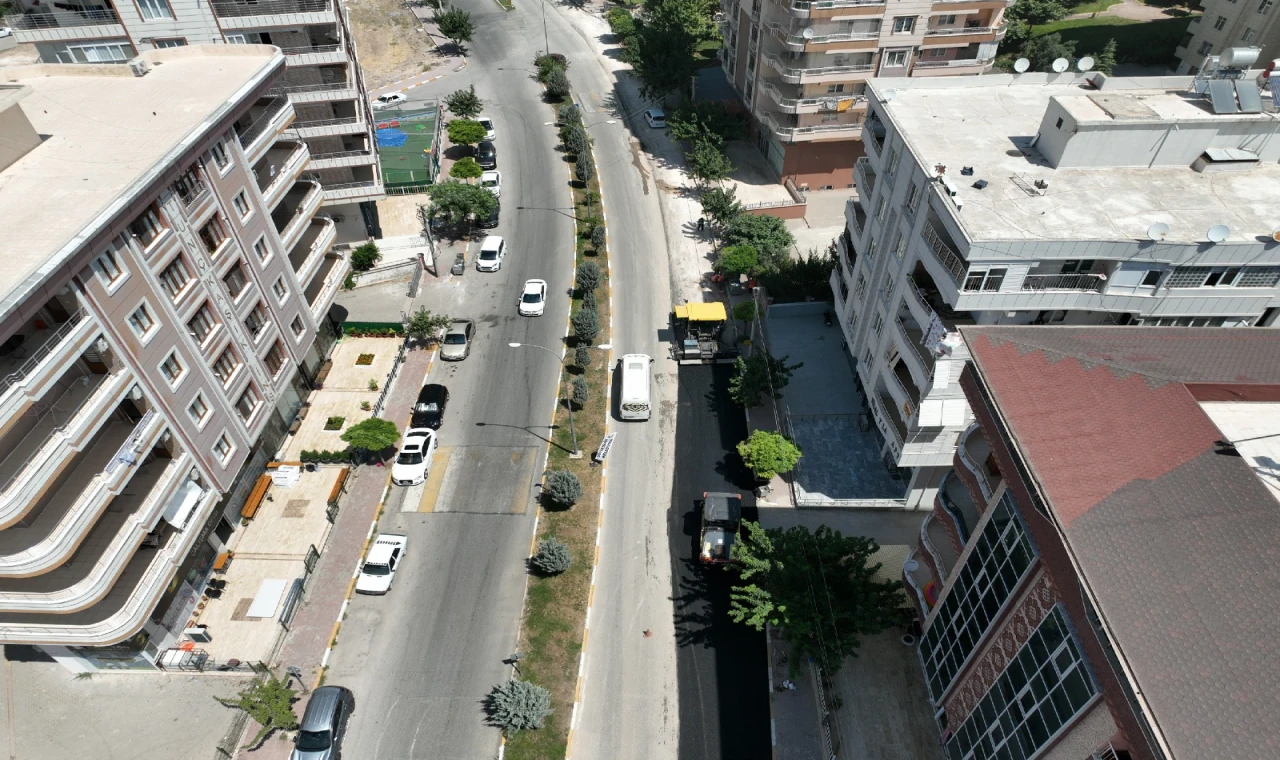 Büyükşehir'den sıcak asfalt çalışması