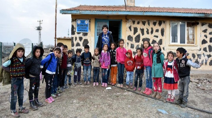 Öğrencileri için sosyal medyada kampanya başlattı