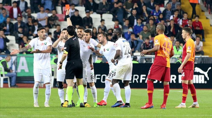 Galatasaray ve Akhisarspor PFDK'ye sevk edildi