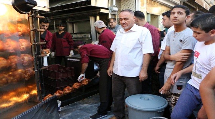 Suriyeli esnaf soydaşlarını unutmadı