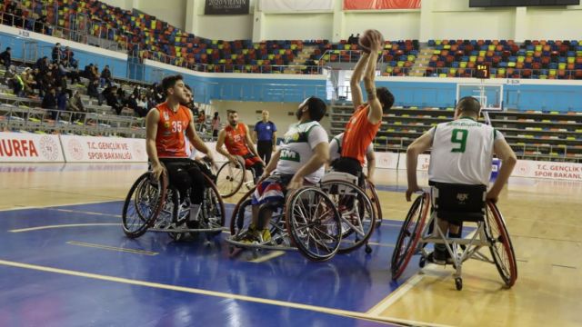 Büyükşehir Engelliler Takımı Potada Galip Geldi