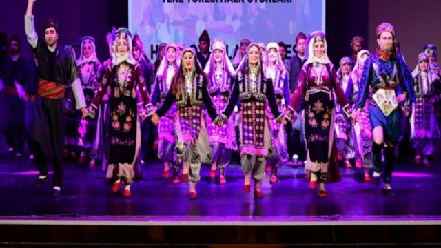 Bitlis’teki Halk Oyunları Yarışmasına Urfa Ekibi de Katıldı