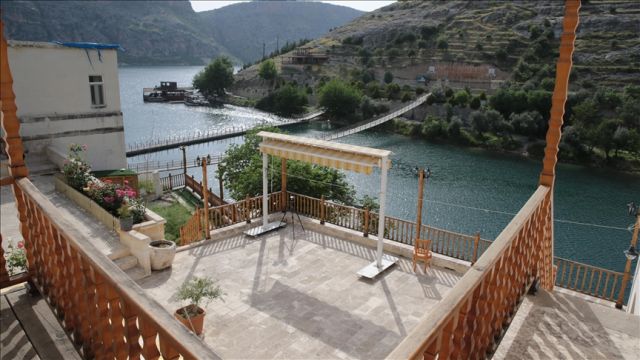 Halfeti'nin tarihi taş konakları turizme kazandırılıyor