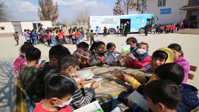 Gezici kütüphane 100 bin öğrenciye ulaştı