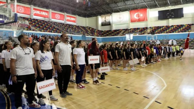 Basketbol Gençler B Türkiye Birinciliği maçları Urfa'da başladı