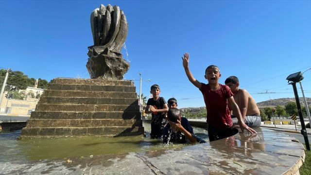 Urfa'da Sıcak Hava Bunaltıyor