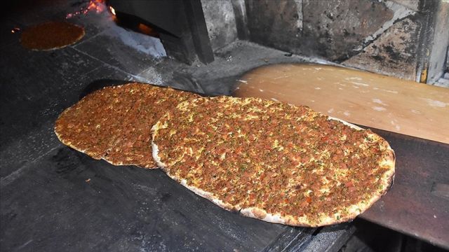 Urfa ve Antep'in paylaşamadığı tescilli lezzet: Lahmacun