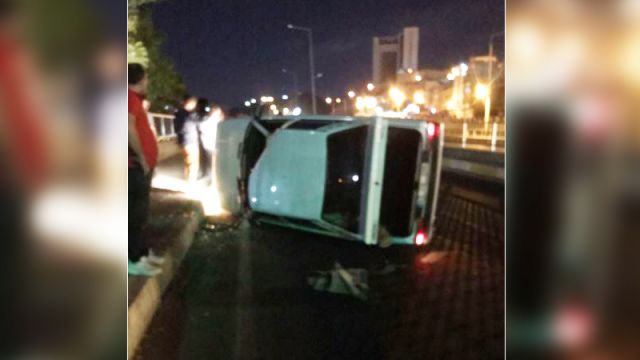 Urfa’da Otomobil Devrildi