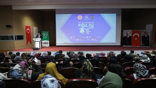 Şanlıurfa'da annelere "En İyi Narkotik Polisi Anne" semineri verildi