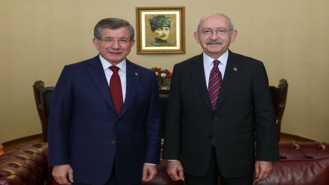 Kılıçdaroğlu, Davutoğlu’nu Makamında Ağırladı