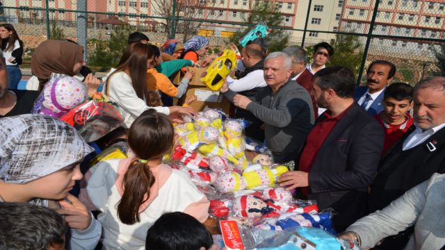 İYİ Partiden depremzedelere ziyaret.