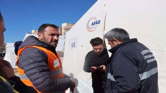 Şanlıurfa’da çadırdaki depremzedelere ilgi..