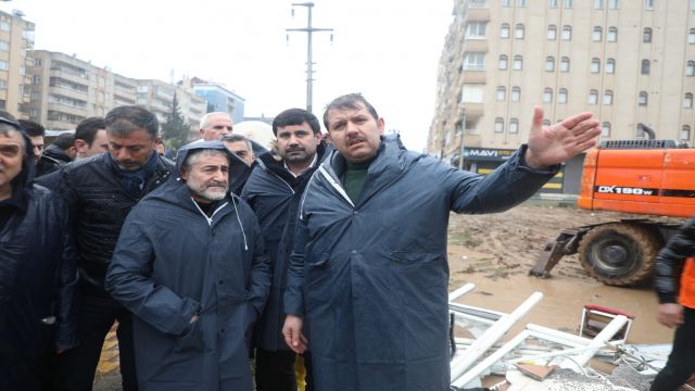 Vali Ayhan Urfa'da hasar tespiti yapılan binaların sayısını açıkladı!