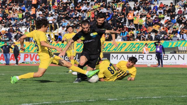 Şanlıurfaspor rakibinin üzerine gol olup yağdı