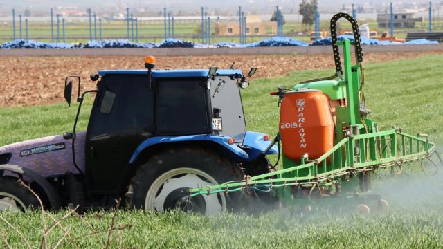 Büyükşehir belediyesi buğday ilaçlama ve bakım çalışmalarını sürdürüyor