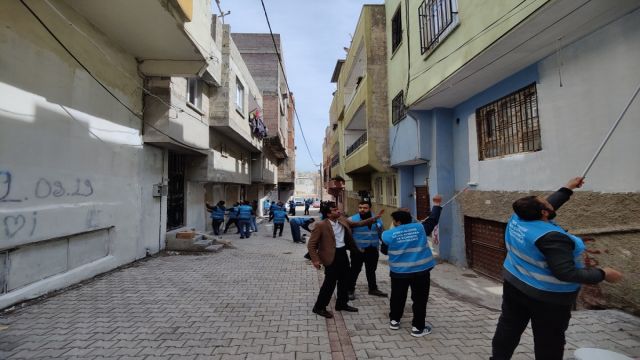 Eyyübiye'de selden etkilenen sokaklar boyanıyor