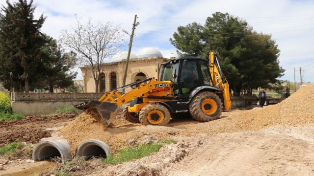 Karaköprü'de kırsal mahallelerde yollar yenileniyor