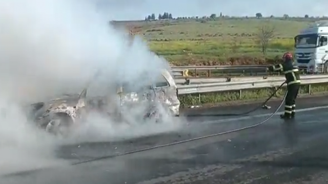 Şanlıurfa’da otobanda otomobil yangını!