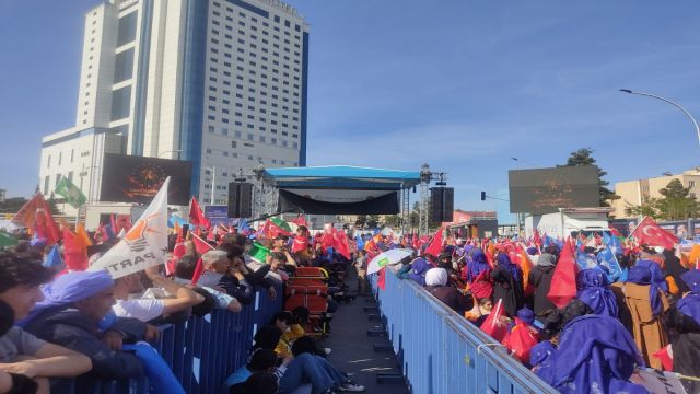 Urfalılar miting alanında