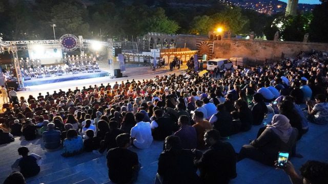 Antakya medeniyetler korosu, Balıklıgöl'de konser verdi