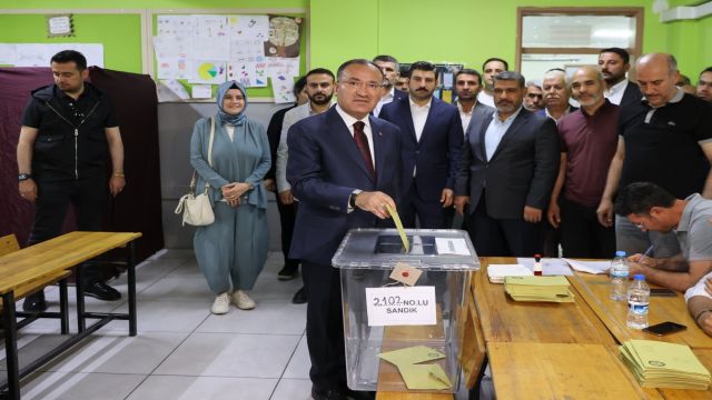 Bakan Bozdağ oyunu Şanlıurfa'da kullandı