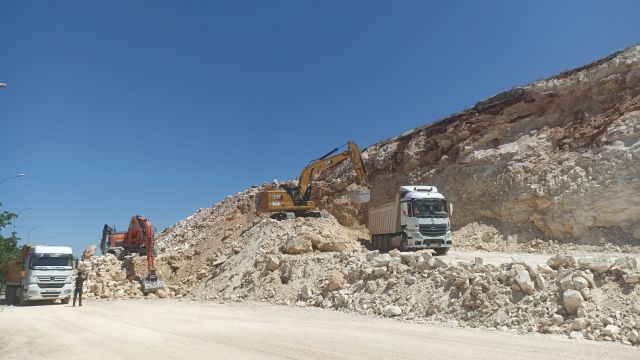 Eyyübiye’de konutların yükseleceği alanda yol açma çalışması