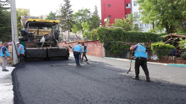 Haliliye'de sıcak asfalt çalışmaları devam ediyor