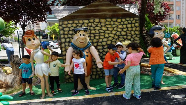 Karaköprü'de minikler oyun ve oyuncak müzesini gezdi