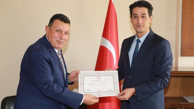 MHP milletvekili Özyavuz mazbatasını aldı