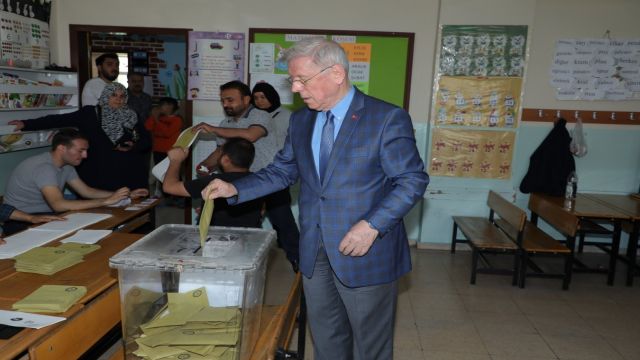 Müslüm Akalın oyunu kullandı