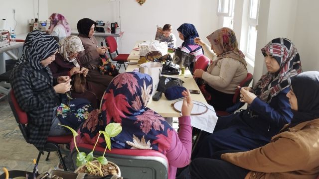 Şanlıurfa’da kadınlar evlerine katkı sağlıyor