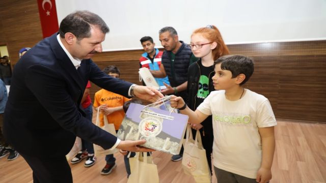 Urfa’da diyabetli çocuklara glikoz ölçüm cihazı dağıtıldı