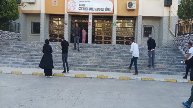 Urfa'da oy verme işlemi başladı