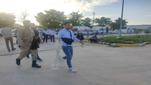 Urfa'da sayılan oylar İl Seçim Kuruluna gelmeye başladı