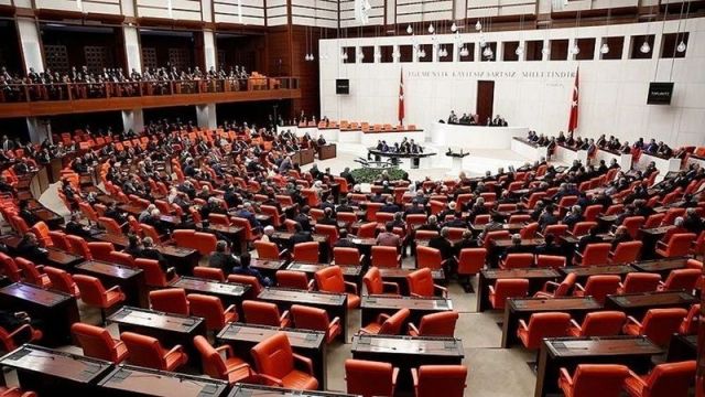 Yeni yasama dönemi yemin töreniyle başlayacak