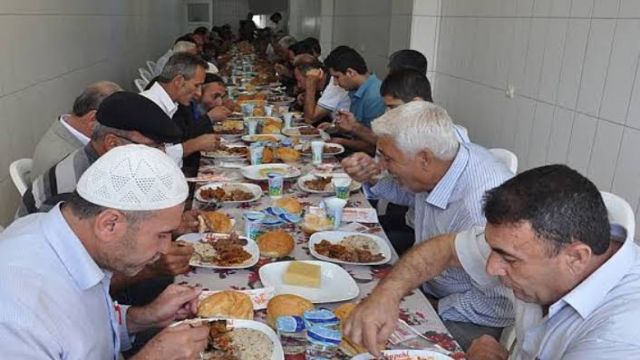 Şanlıurfa’da taziye yemeğinde 18 kişi hastanelik oldu!