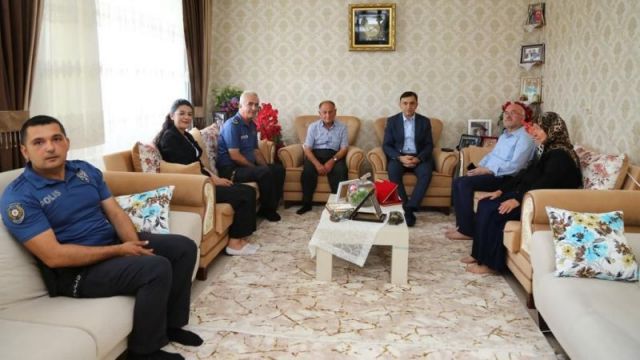 Urfa Emniyet Müdürüden anlamlı ‘Babalar Günü ziyaret