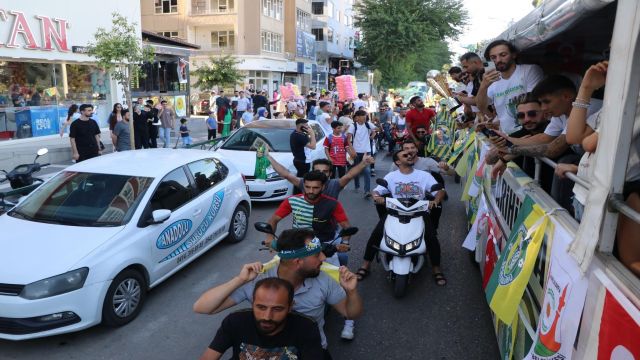 Ve şampiyon Urfa’da şehir turunda!