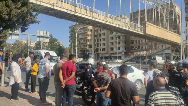 Urfa’da iki otomobil çarpıştı