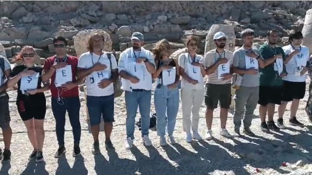 Deprem’de hayatın kaybede Turist Rehberleri Nemrut Dağında anıldı!