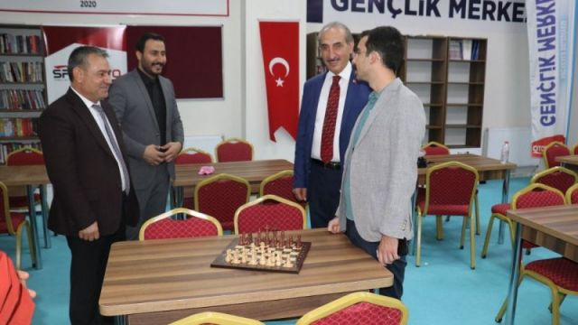 Başkan Yalçınkaya üniversiteyi kazanan öğrencilerle bir araya geldi!