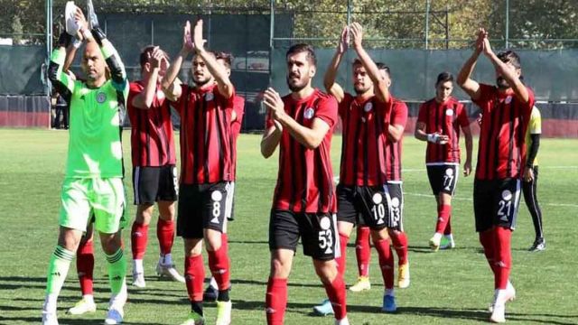 Karaköprü Belediyespor’lu futbolcular taraftarlarını desteğe davet etti