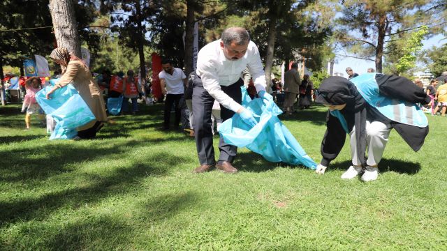 Karaköprü Dünya temizlik gününün Urfa’da kutlamasına öncülük etti