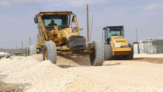 Karaköprü’ye yeni yol açma çalışmaları sürüyor