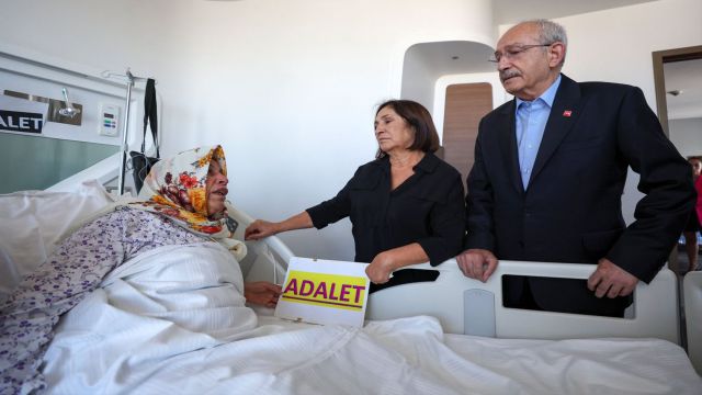 Kılıçdaroğlu, Şenyaşar ailesinin annesini ziyaret etti