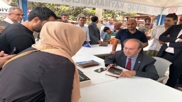 Suruç’ta düzenlenen ilk kitap fuarı ziyaretçilerini ağırlıyor