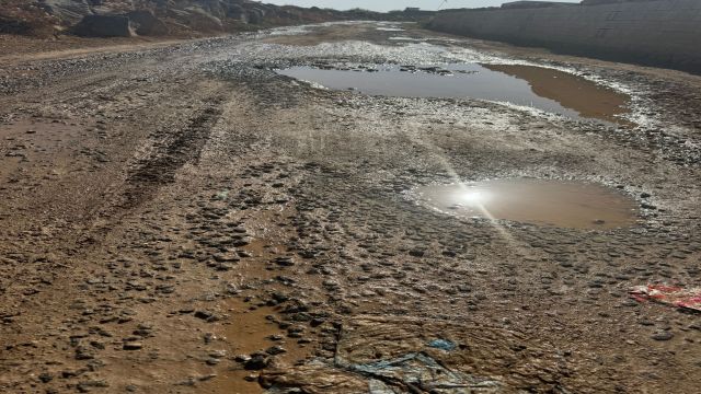 Yolu bozuk olan mahallenin sakinleri seslerini duyurmak istiyor