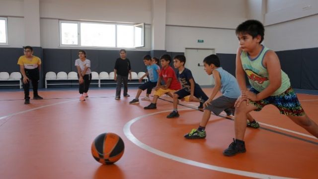 Karaköprü’de çocuklar spora teşvik ediliyor