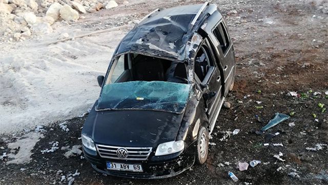 Şanlıurfa yolunda araç takla attı