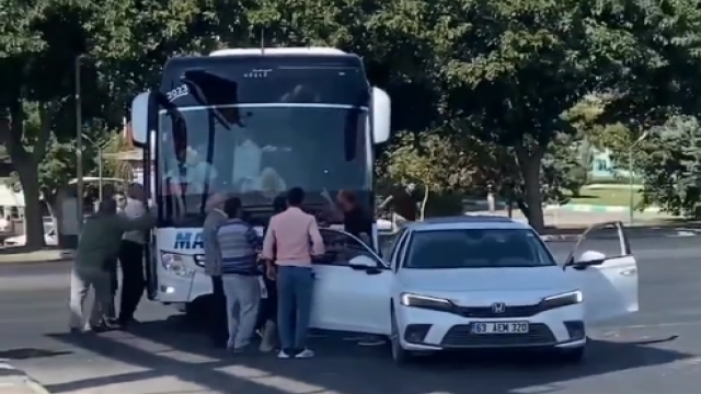 Şanlıurfa’da yol verme kavgası tehditlerle son buldu